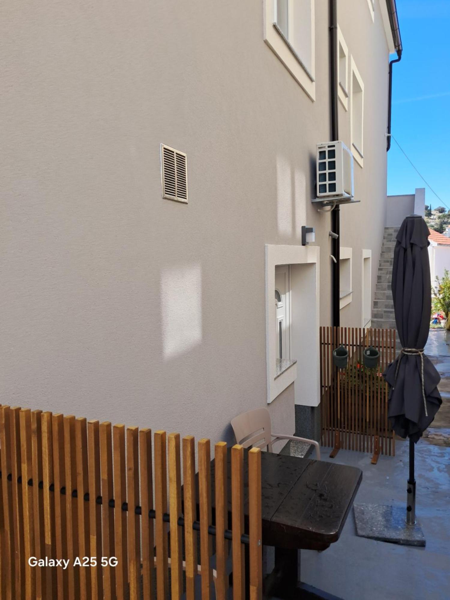 Apartments Tonci Tribalj Extérieur photo